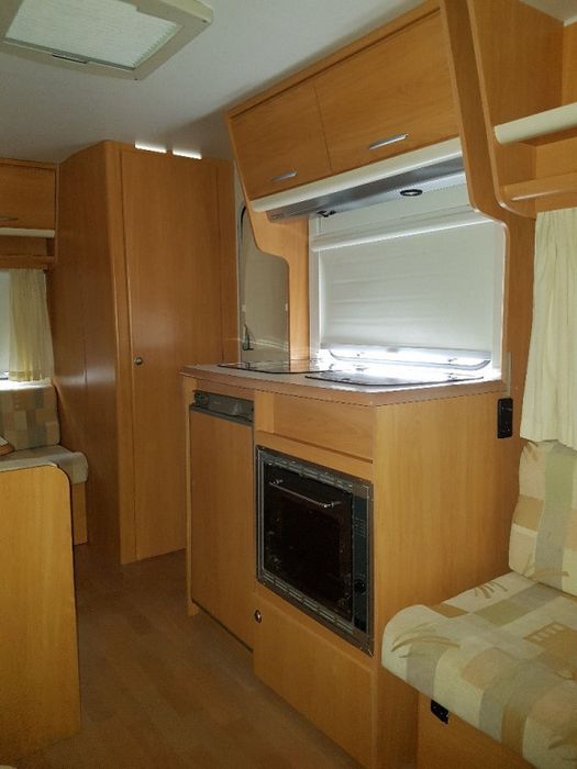 Vând rulota Chateau 400/ 4 pers..