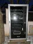 Aparat pt sucuri/dulciuri, vending machine,cu cash