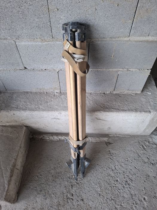 Штатив для геодезического оборудования