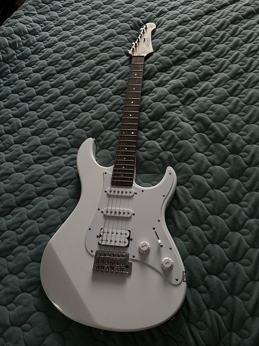 Электрогитара YAMAHA PACIFICA 012WH