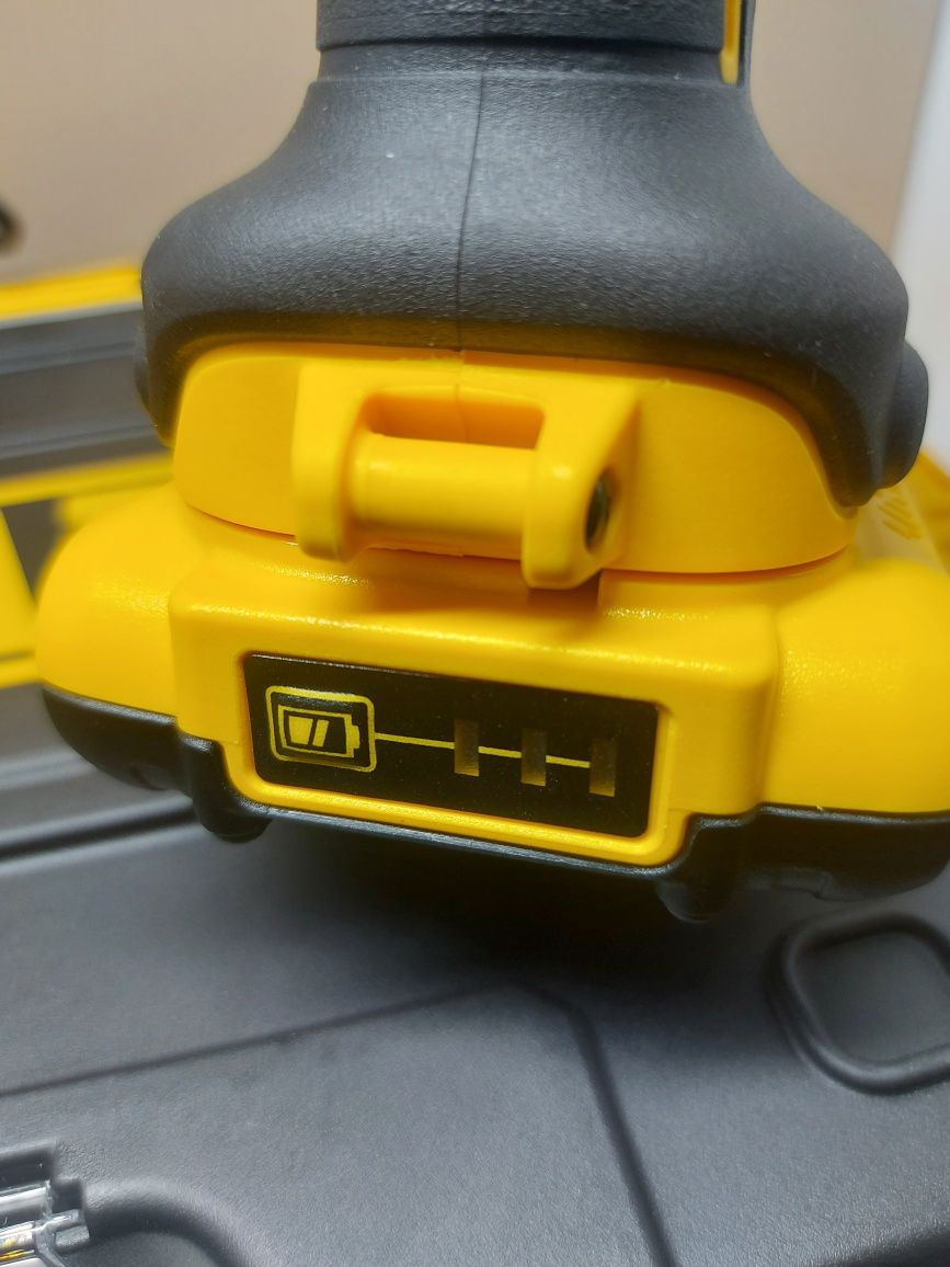 Нов комплект импакт Dewalt DCF809D2