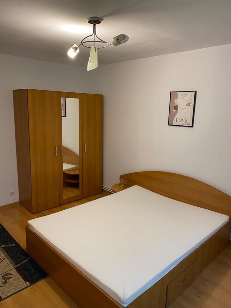 Închiriez apartament 2 camere-Deva