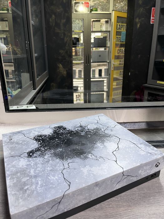 Consola Xbox One X Editie Limitada Gear 5. Ca nou