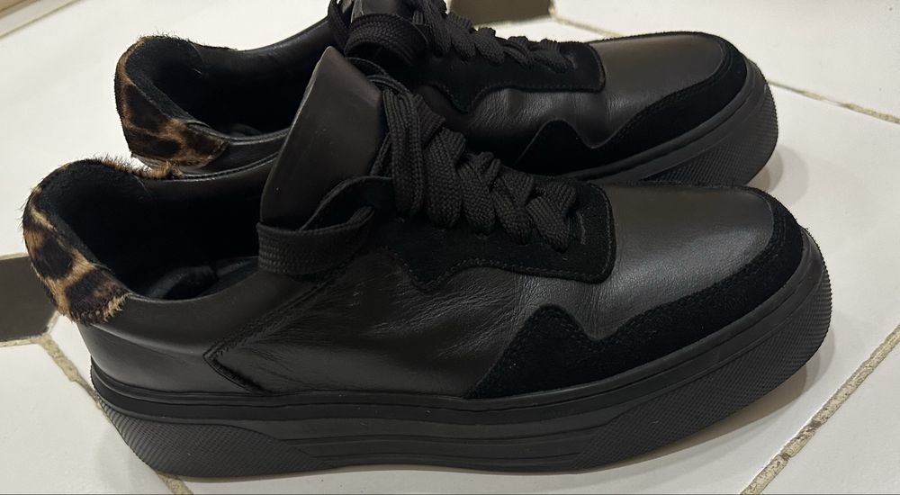 Продаются кожаные кеды