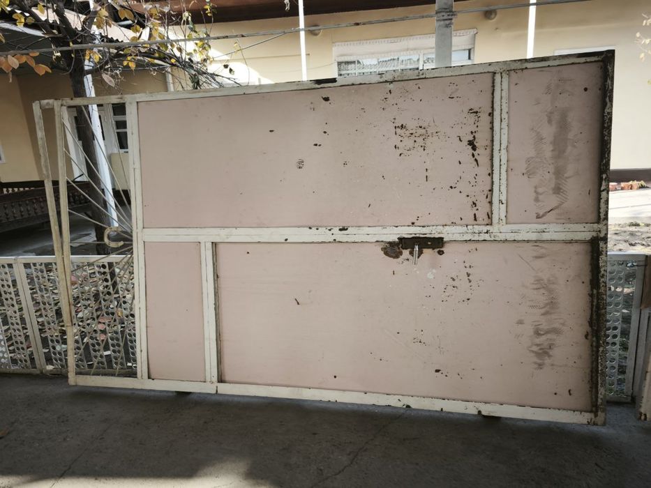 Дарвоза сотилади срочно