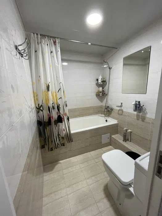 Максим горький 3 комнат АРЕНДА 500 метров метро БИЙ БУЗ базар сайрам