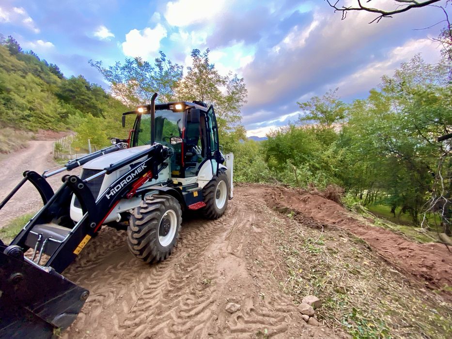 Услуги с комбиниран багер за София и района!