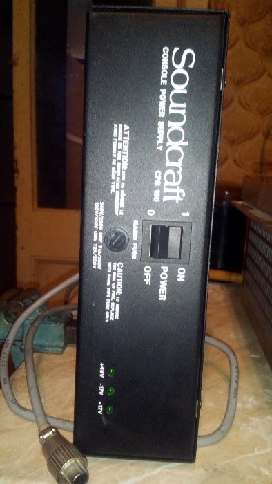 Профессиональный аналоговый микшерский пульт SoundCraft RM 105