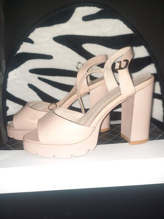 По 1000 туфли 36р.,босаножки 37р.