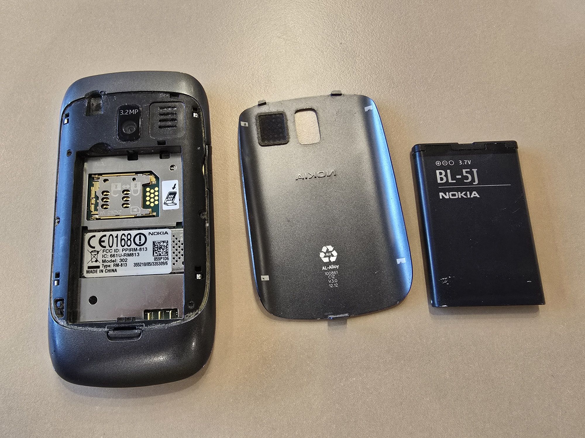 Телефон Nokia Asha 302