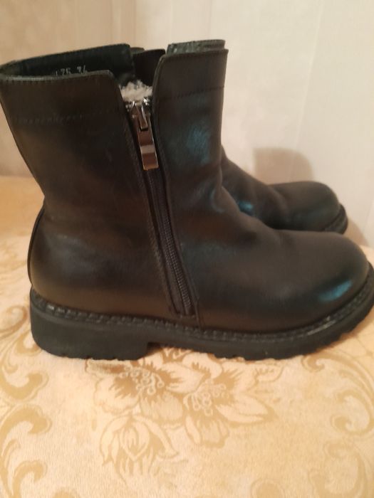 Продам сапожки зимние мальчуковые