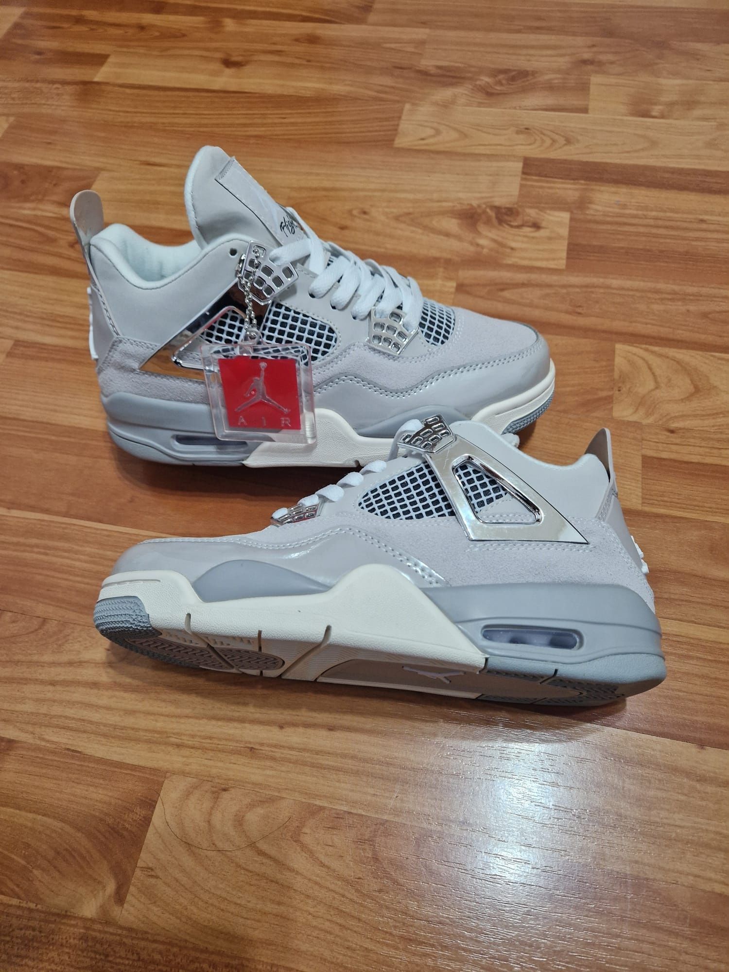Adidași jordan patru frozan moment