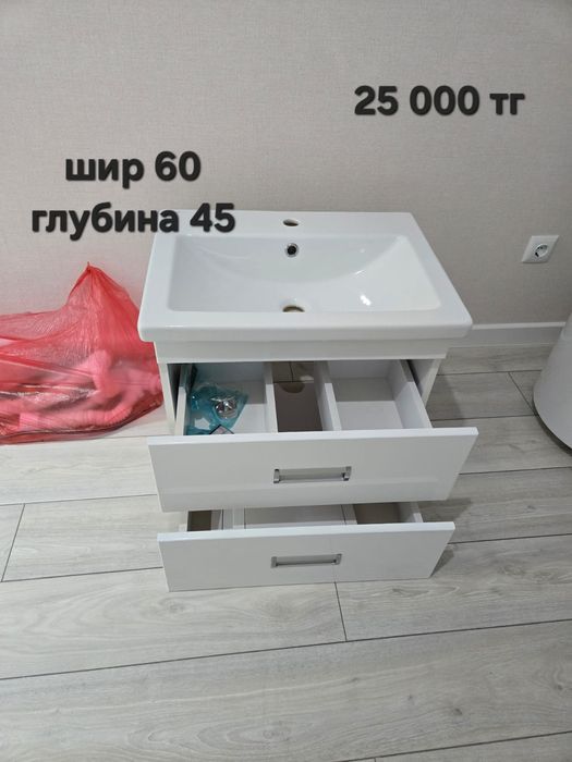 Тумба,шкафчик для ванной комнаты,с раковиной,краном.