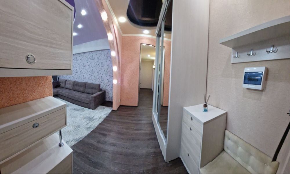 Сдам 2-х комнатную квартиру посуточно на площади