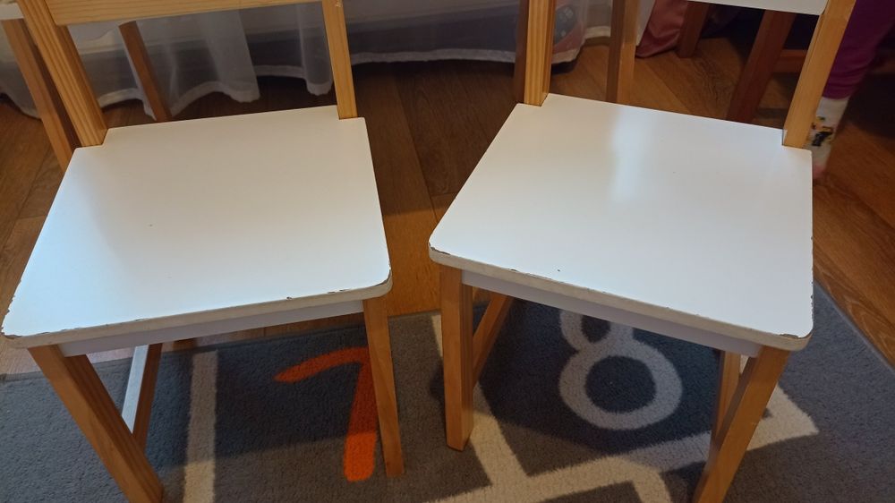 Vând masă cu scaunele