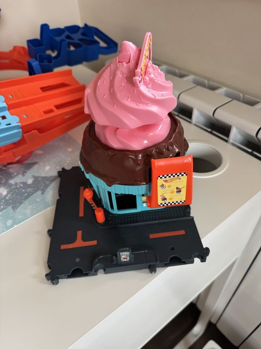 Hot wheels ultimate garage