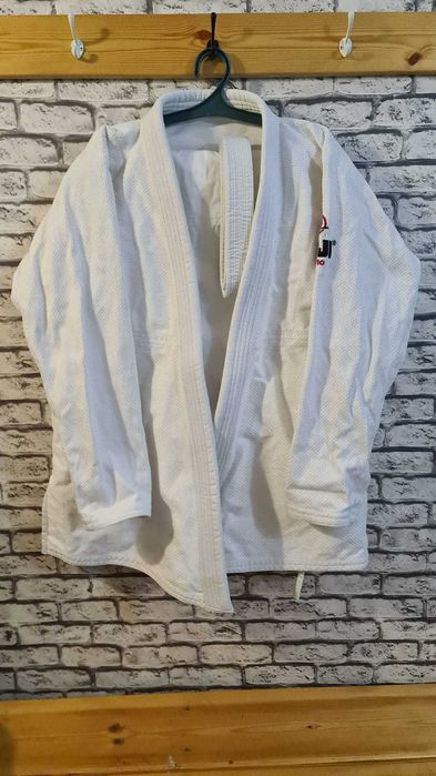 Кимоно для единоборств почти новый