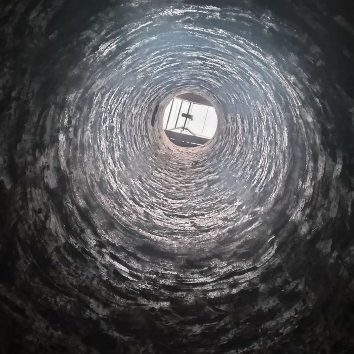 Quduq kavlaymiz kalodes urnatamiz