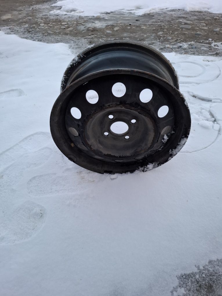 Diska R 15 sotiladi
