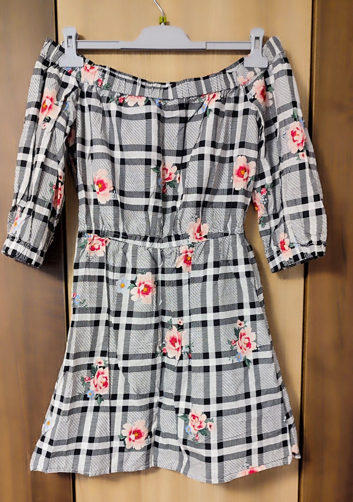 Rochie HM pe umeri