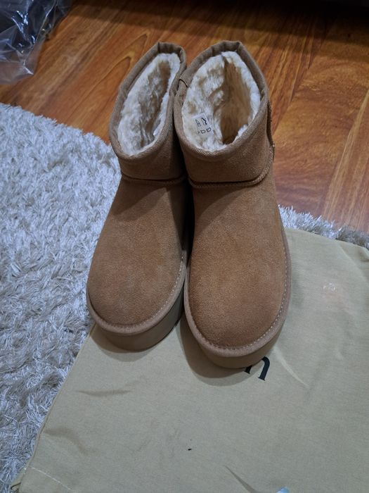 Botine UGG cu blanită