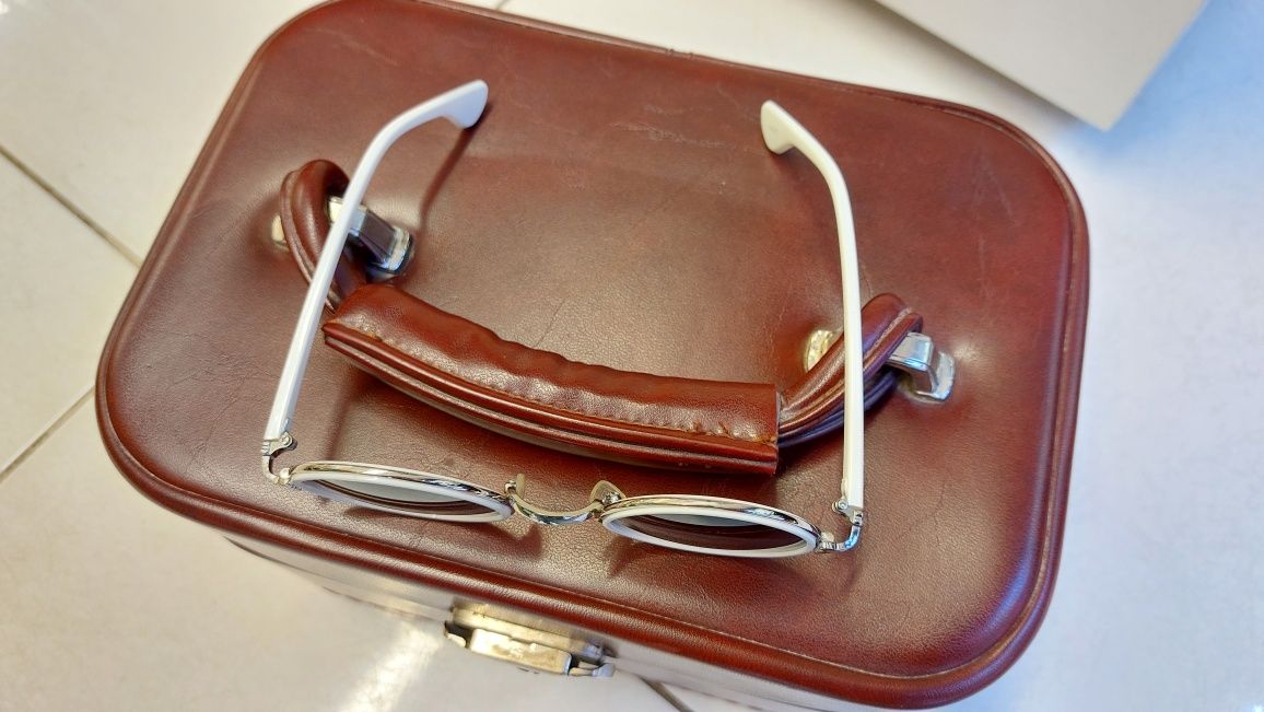 Стара дамска чанта за гримове дамски очила