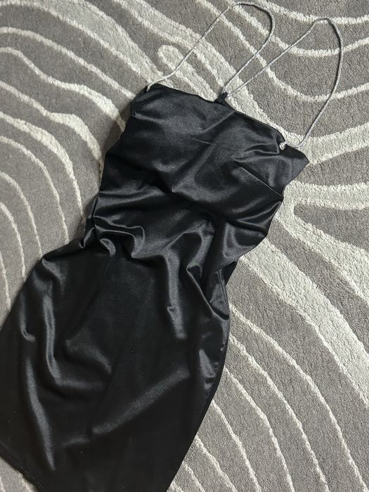 Малка черна рокля