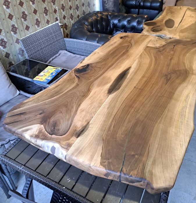 Маса , Плотове от масив Орех