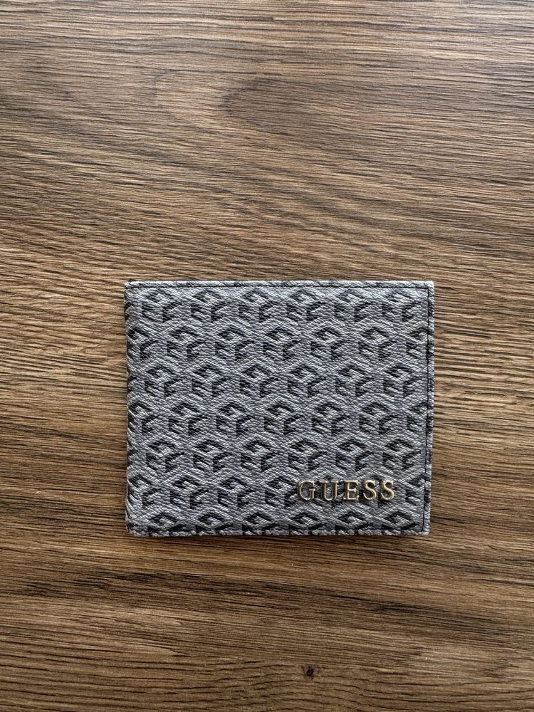 Кошелёк Guess экокожа в отличном состояние