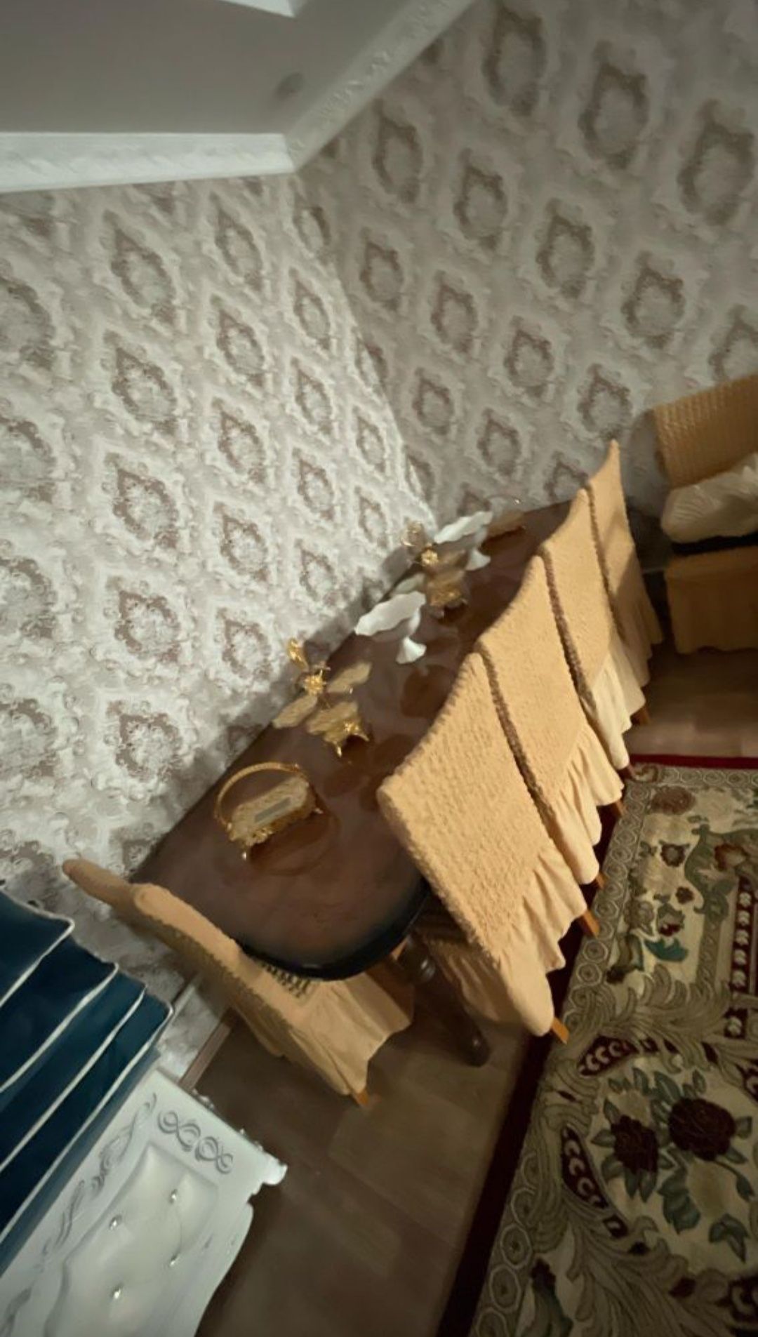 Продаётся столь со стульями