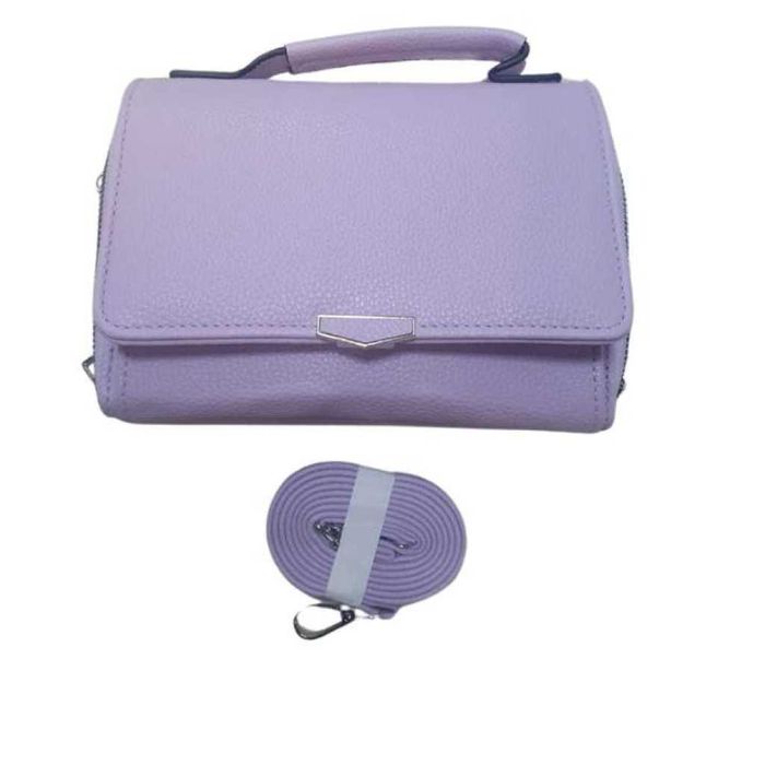 Стилна и компактна к. дамска чанта за през рамо с дълга дръжка.