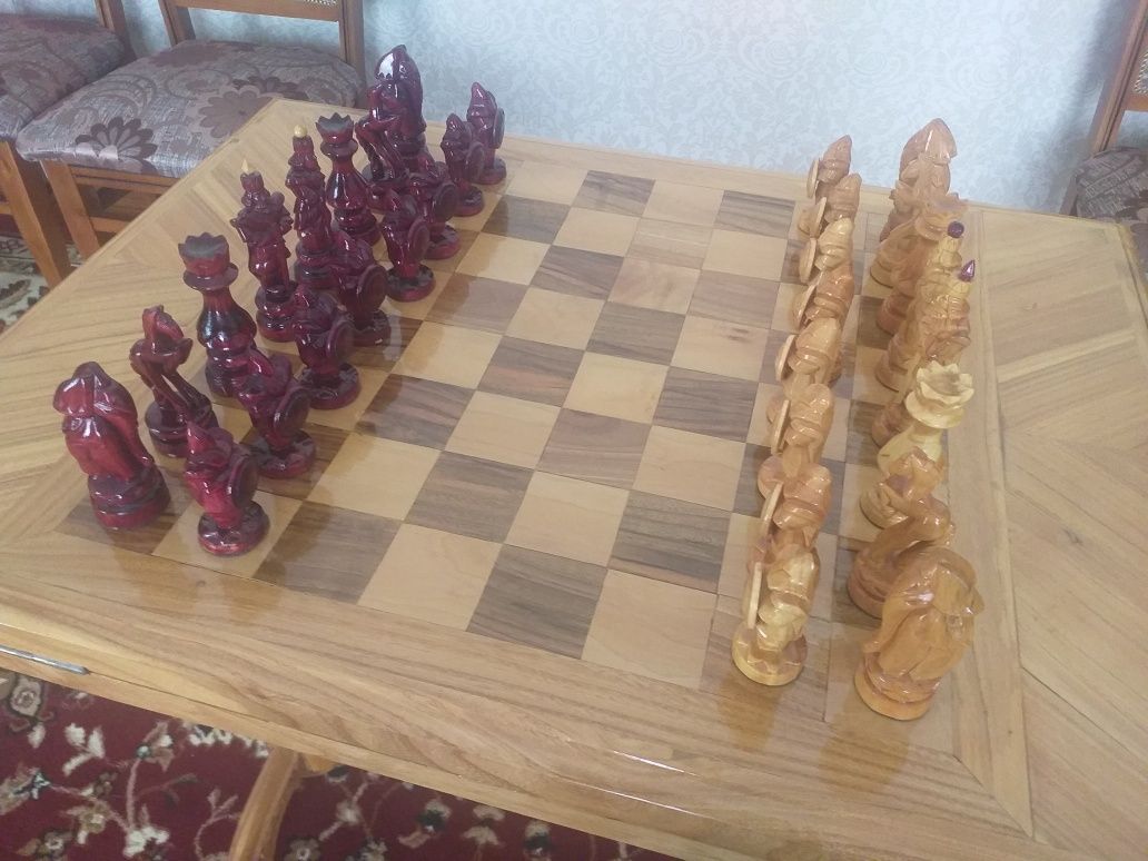 Шахматный стол два в одном.