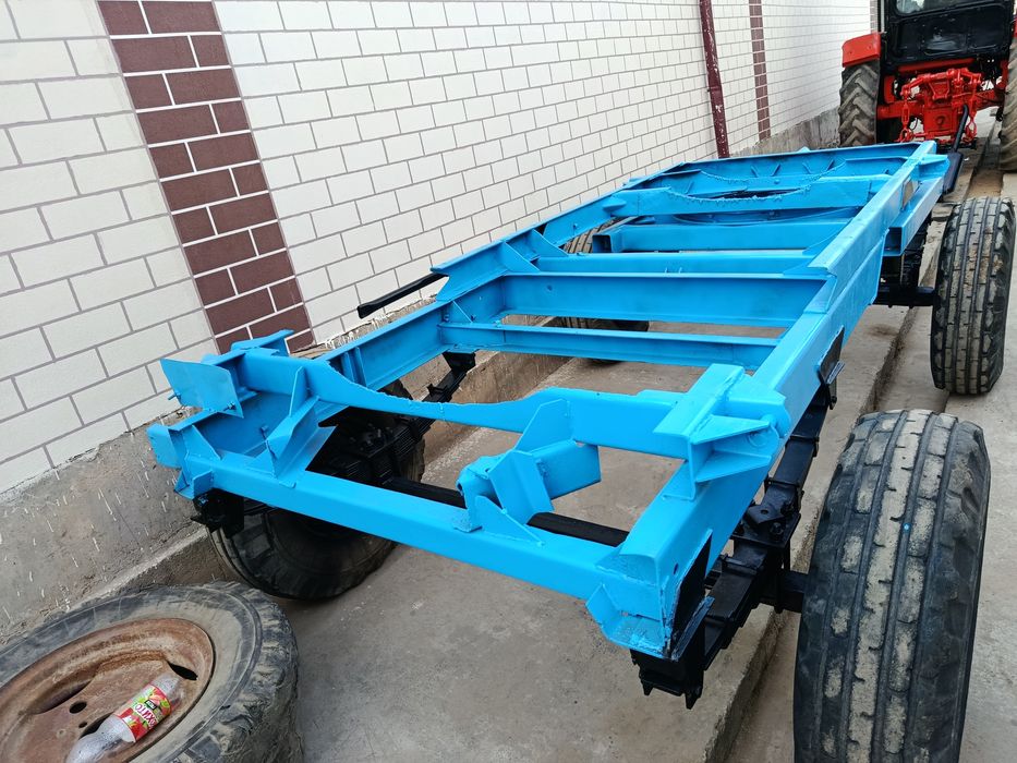 Traktor prseb ramasi