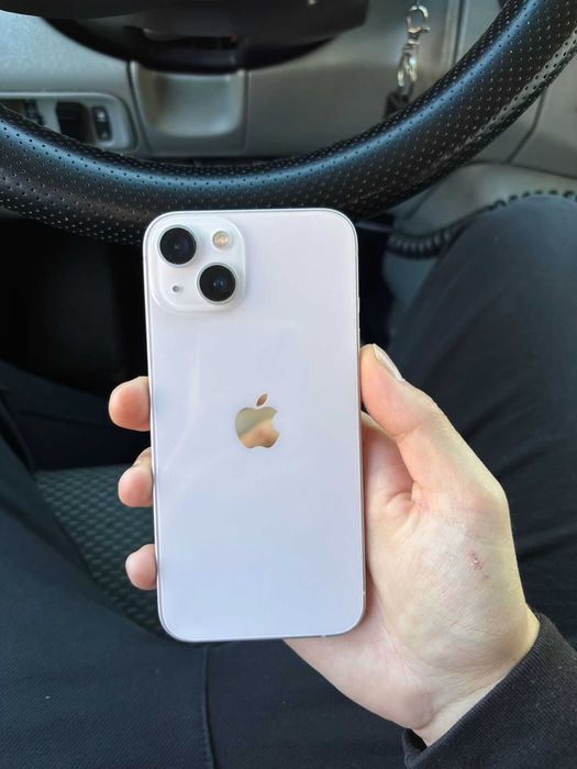 Vand iphone 13 pentru piese in stare foarte buna