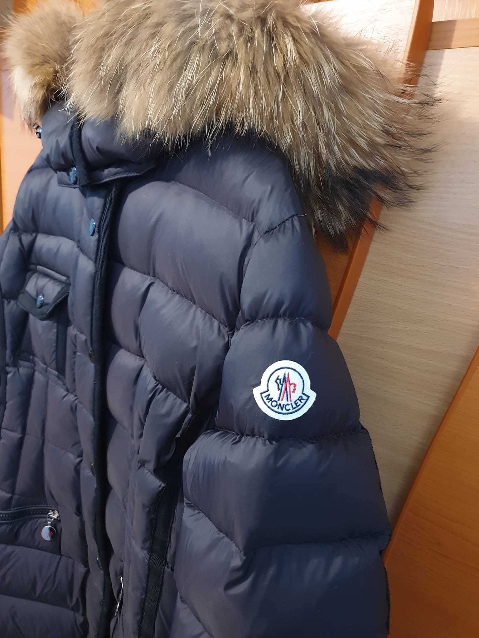 Geaca originala Moncler din puf