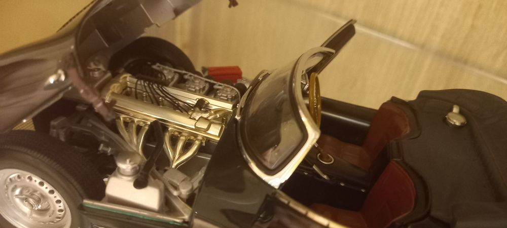 jaguar xkss auto art 1:18