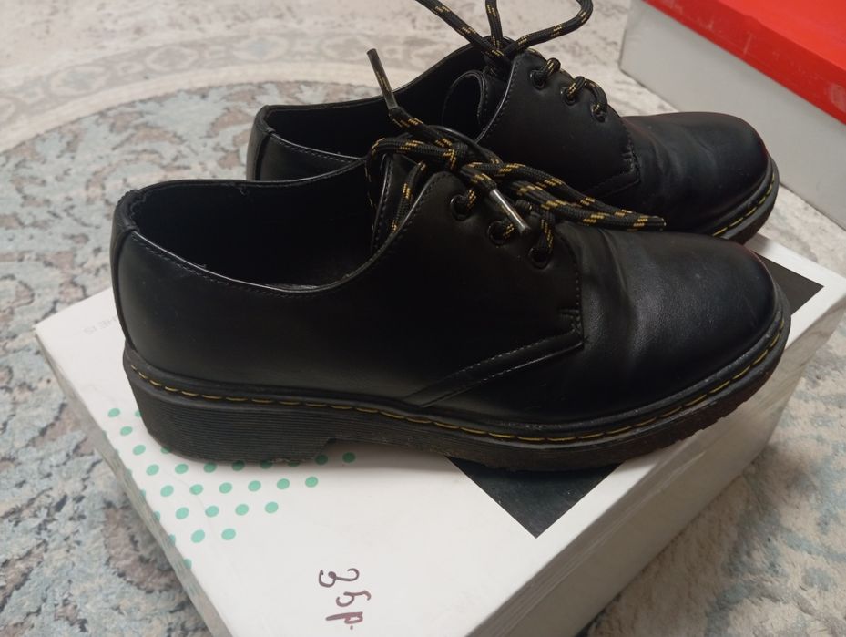 Женские лоферы с желтыми вставками