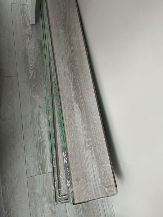 Продам ламинат 32 класс 8 мм 4 пачки