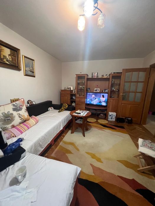 Vand Apartament 4 camere  spațios -Zona Finanțe,etaj 1/3