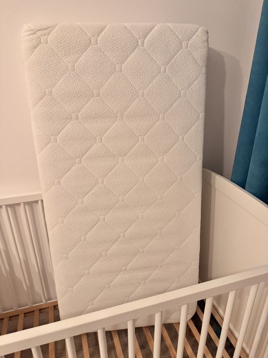 Pachet mobilier bebe – Pat lemn 120×60 + Saltea + Pernă de alăptat