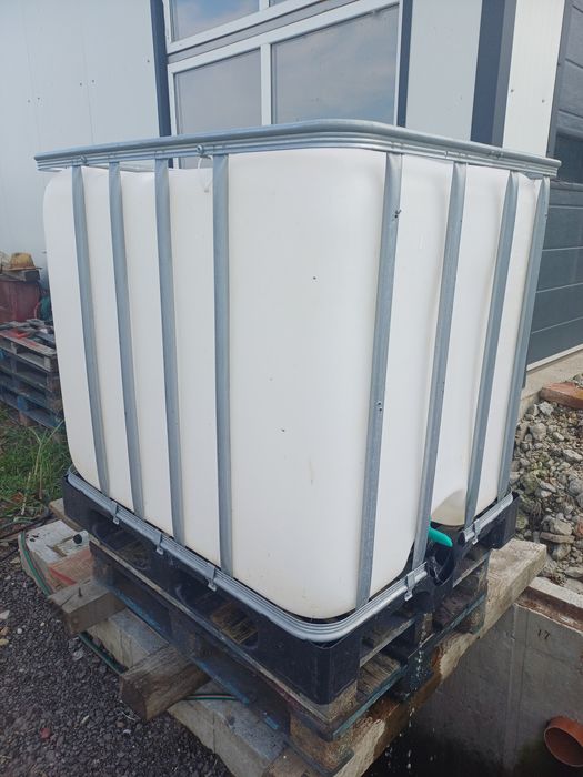 Bazin  1000 litri ibc curat palet din plastic