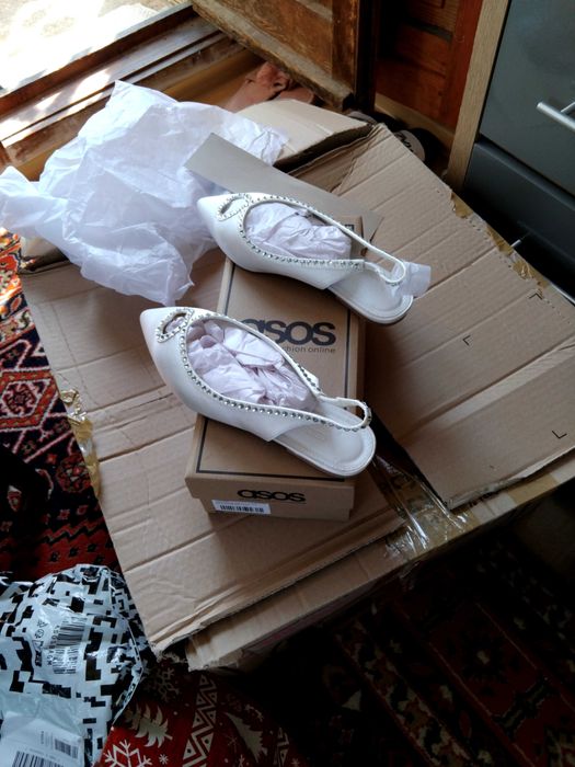 Елегантни дамски обувки нови