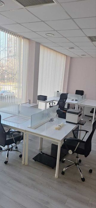 Офис мебели и оборудване