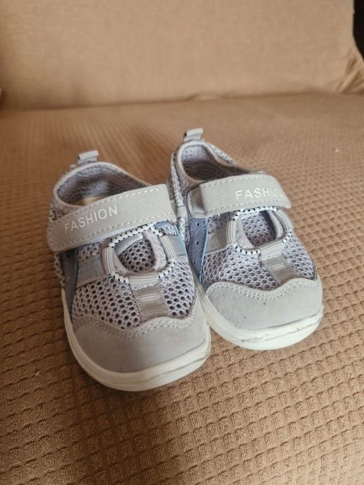 Кроссовки, сандалии