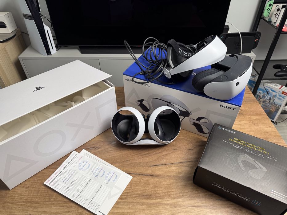 Sony PSVR2 с зарядной станицией и globular cluster