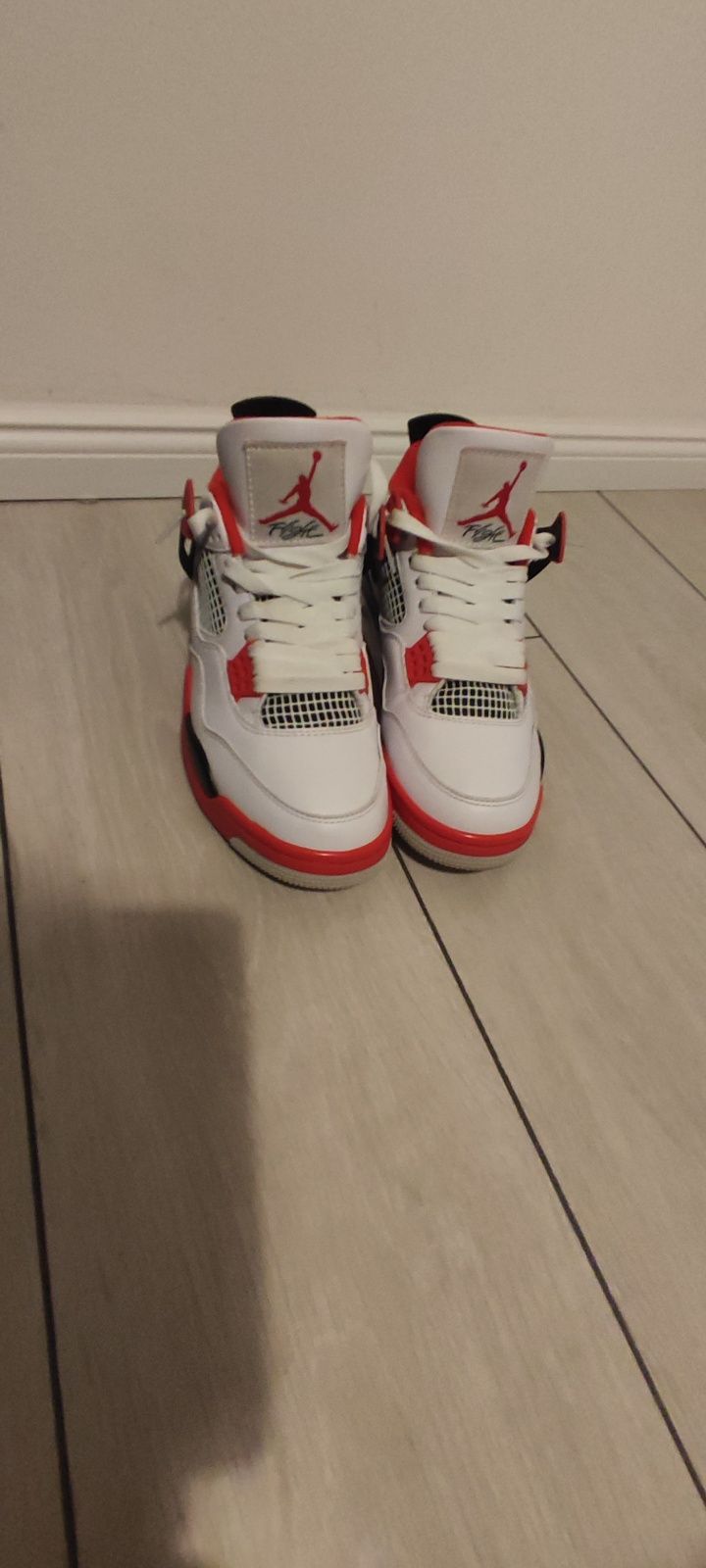 Jordan 4 fire red