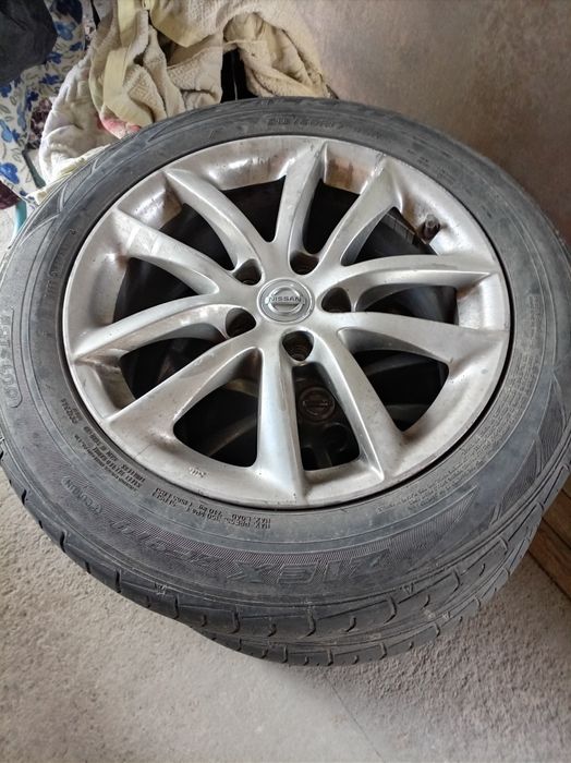 Продам диски на Нисан оригинал, 17 -ые, вместе с летней резиной.