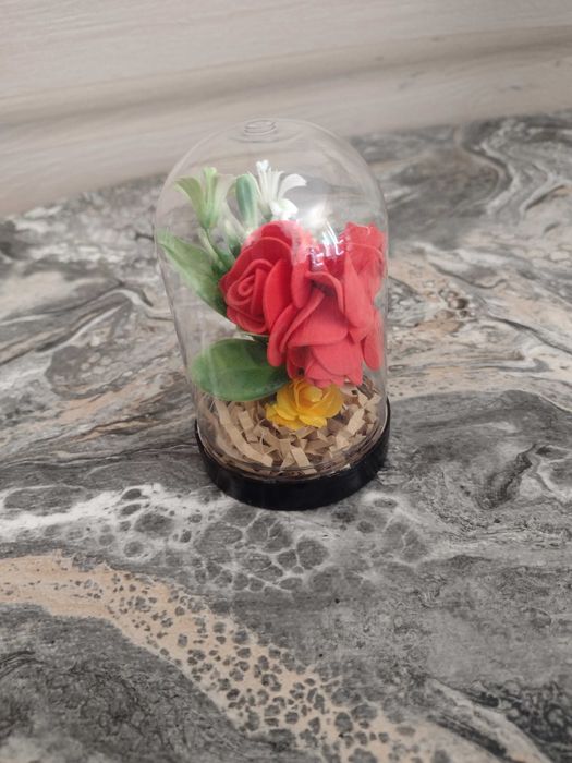 Diverse aranjamente și lumânări din ceară