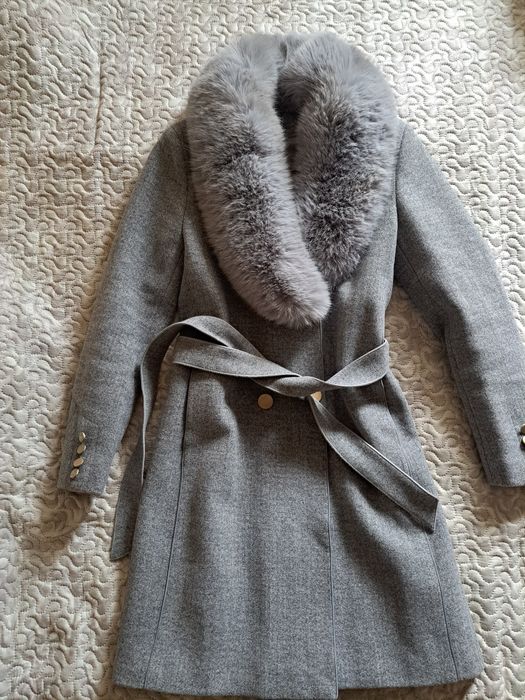 Palton cu guler de blana marimea 34