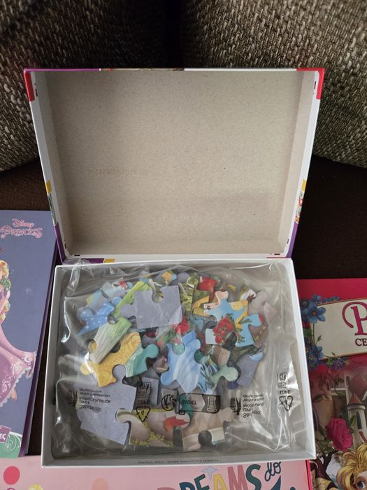 Vand carti printese+puzzle Clementoni 60 piese aceeasi categorie :)
